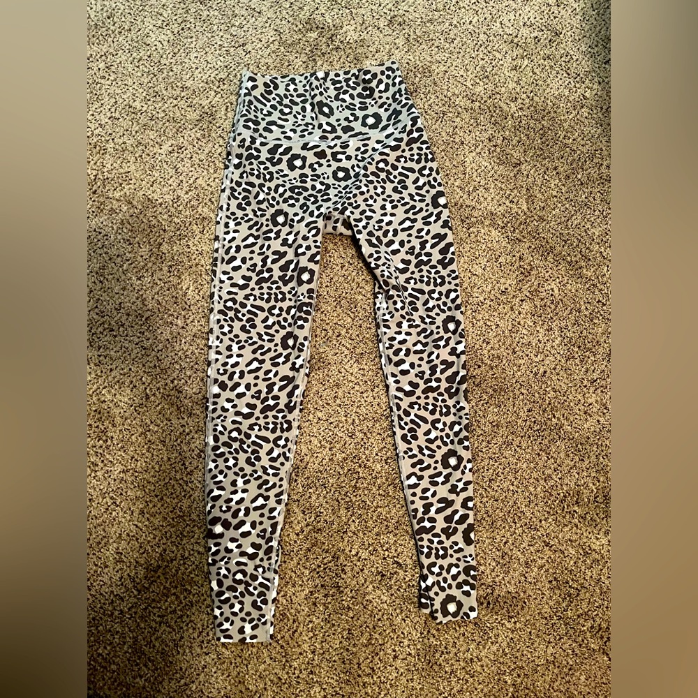 grey cheetah print arie leggings